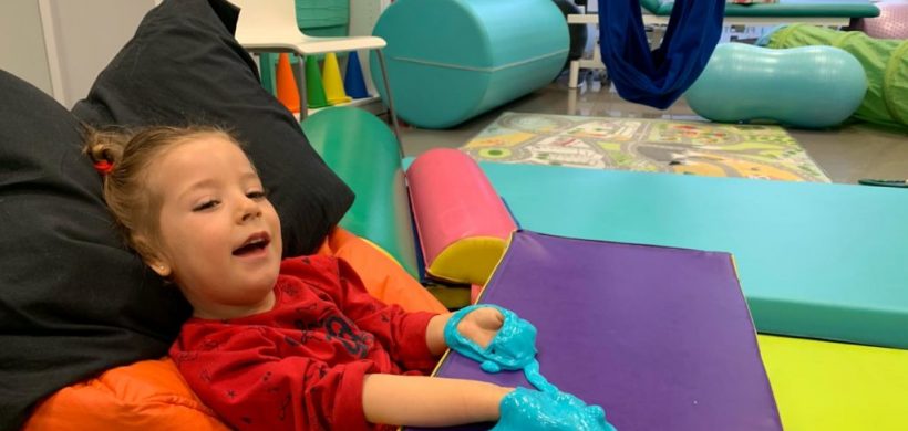 Primera niña española tratada de Párkinson infantil con terapia génica