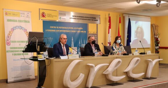 Mesa de ponentes durante la intervención