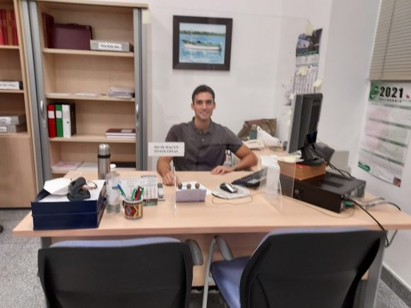 Ricardo trabajando en el Juzgado de Punta Umbría