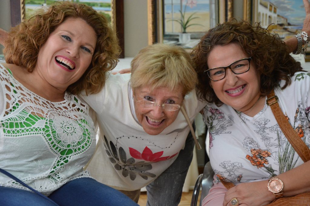 Reencuentro de exalumnas y exprofesora