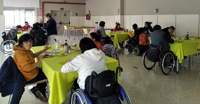 Personas usuarias del CRMF de San Fernando durante la celebración