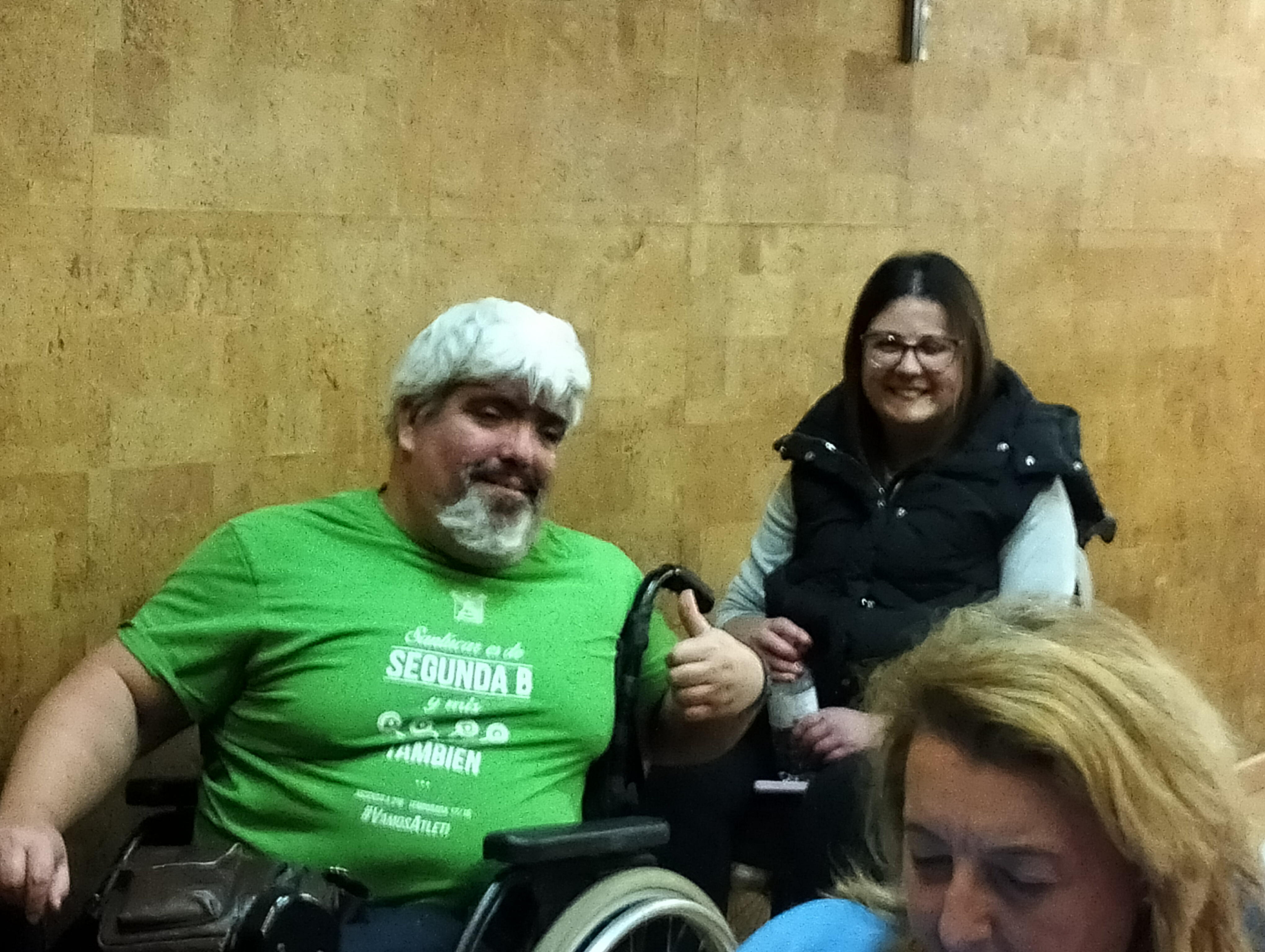 Asistencia, a la obra de teatro «De par en par», de personal del CRMF de San Fernando.